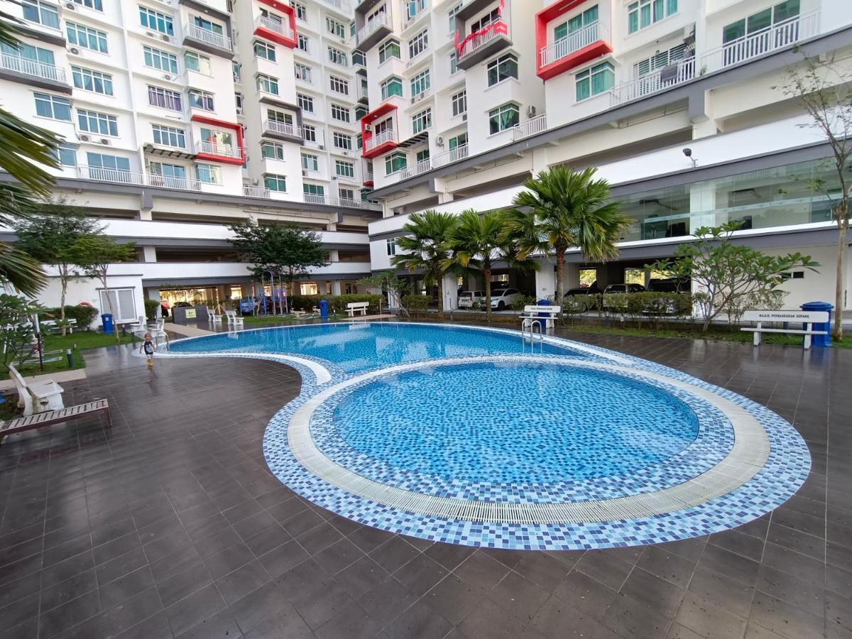 Klia Ehsan Residence Sepang Nilai Greenery 8 Pax Air-Con Buitenkant foto