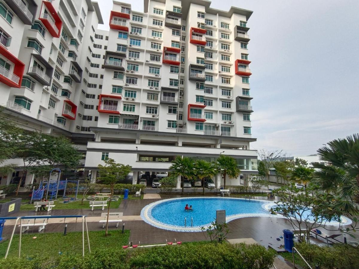 Klia Ehsan Residence Sepang Nilai Greenery 8 Pax Air-Con Buitenkant foto
